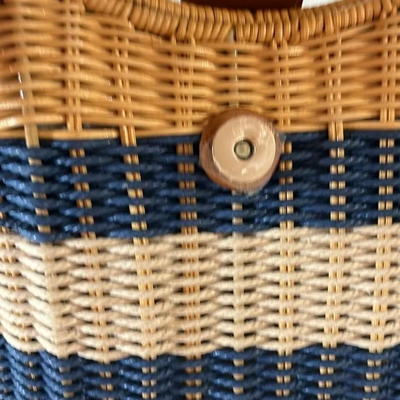 NWT J.McLaughlin Victoria Tote - Picture 4 of 8